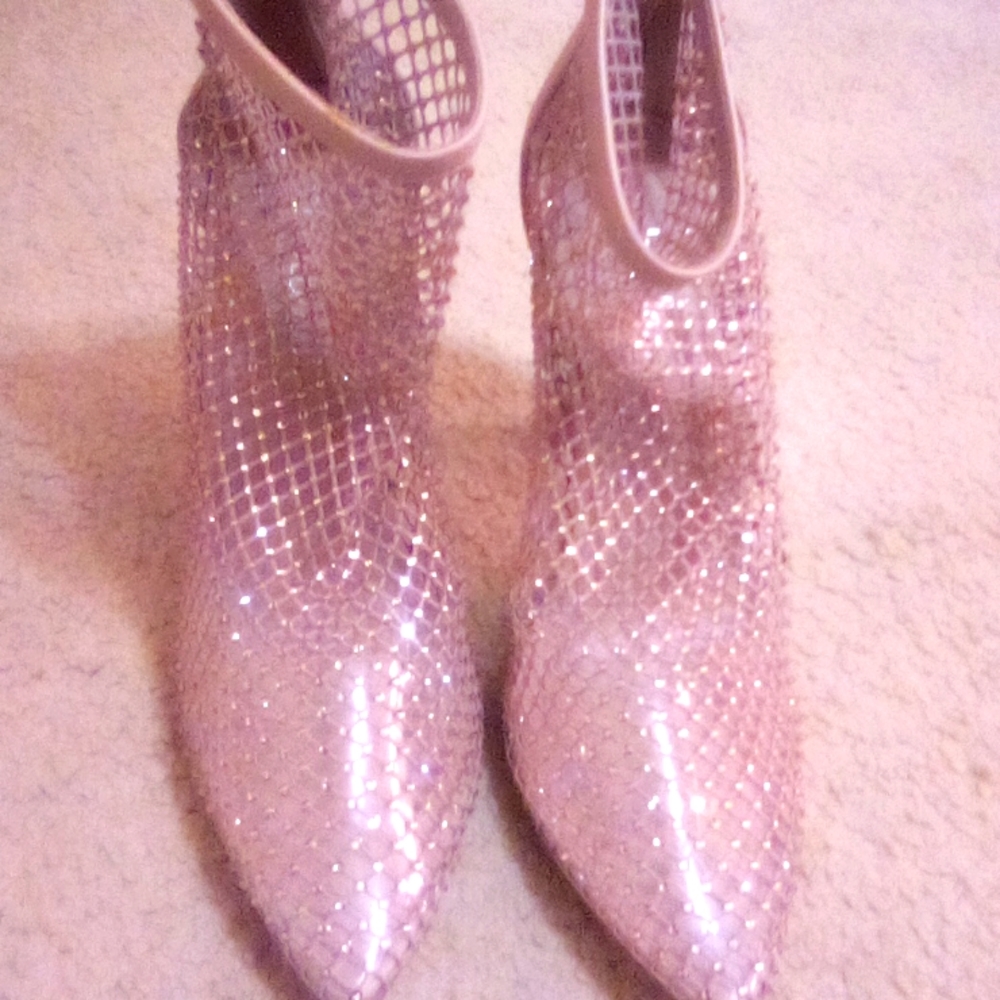BOOTIES NEVER WORN